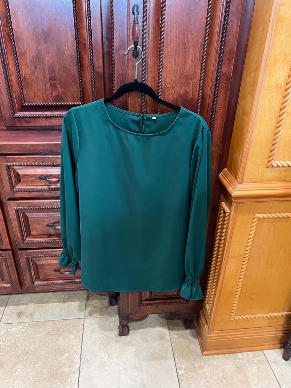 Women’s Long-Sleeve Emerald Green Blouse — Elegant Everyday Top